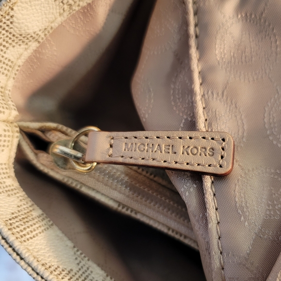 Michael Kors Jet Set Travel Vanilla Cream Beige-3 Compartment Large Tote Bag - Picture 11 of 16